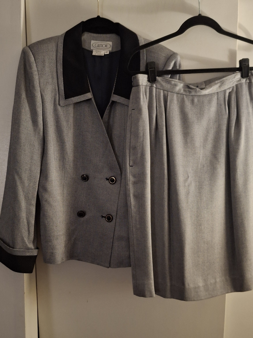Gilmor Women's Light Gray Skirt Suit with Navy Trim